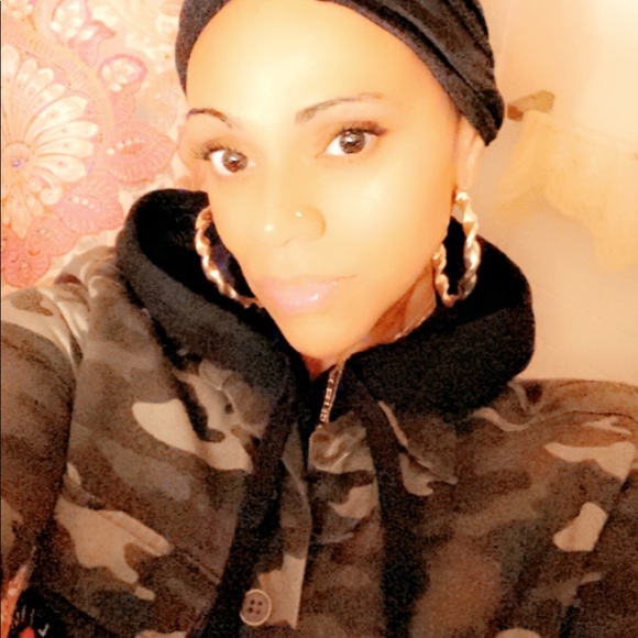 Meet your Posher, Tiffany - Picture 5 of 10